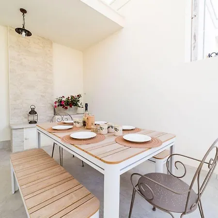 Bed and Breakfast Matine' Suits & Matino