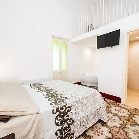 Matine' Suits & Bed & Breakfast