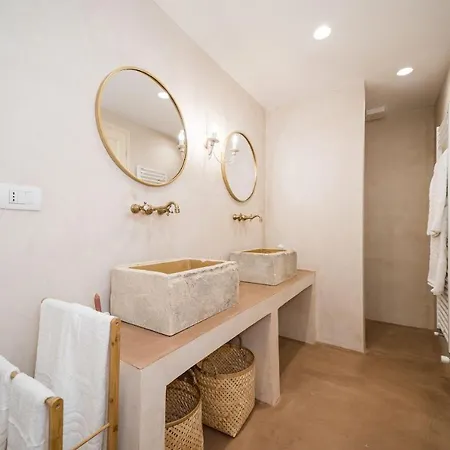 Bed & Breakfast Matine' Suits & Matino