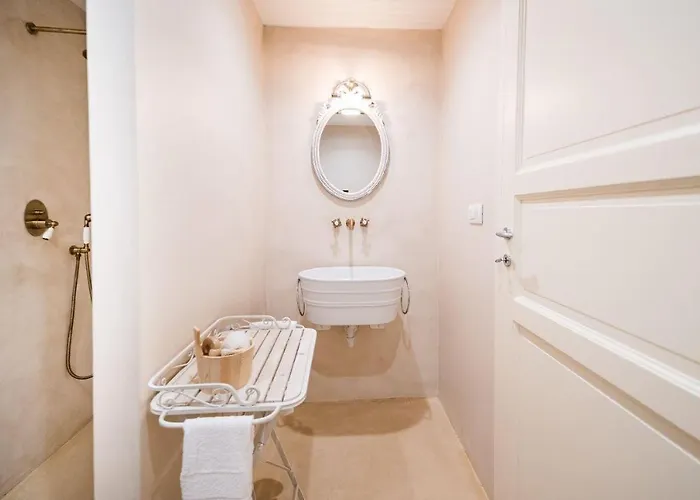 Bed and breakfast Matine' Suits & *